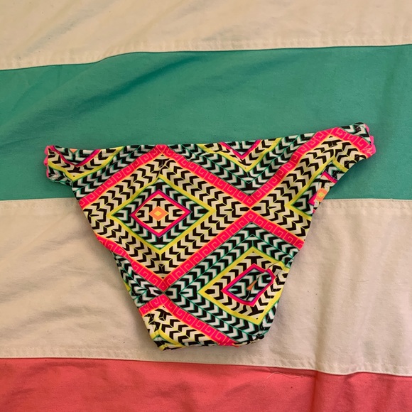 NWT printed bikini bottoms - Picture 2 of 5